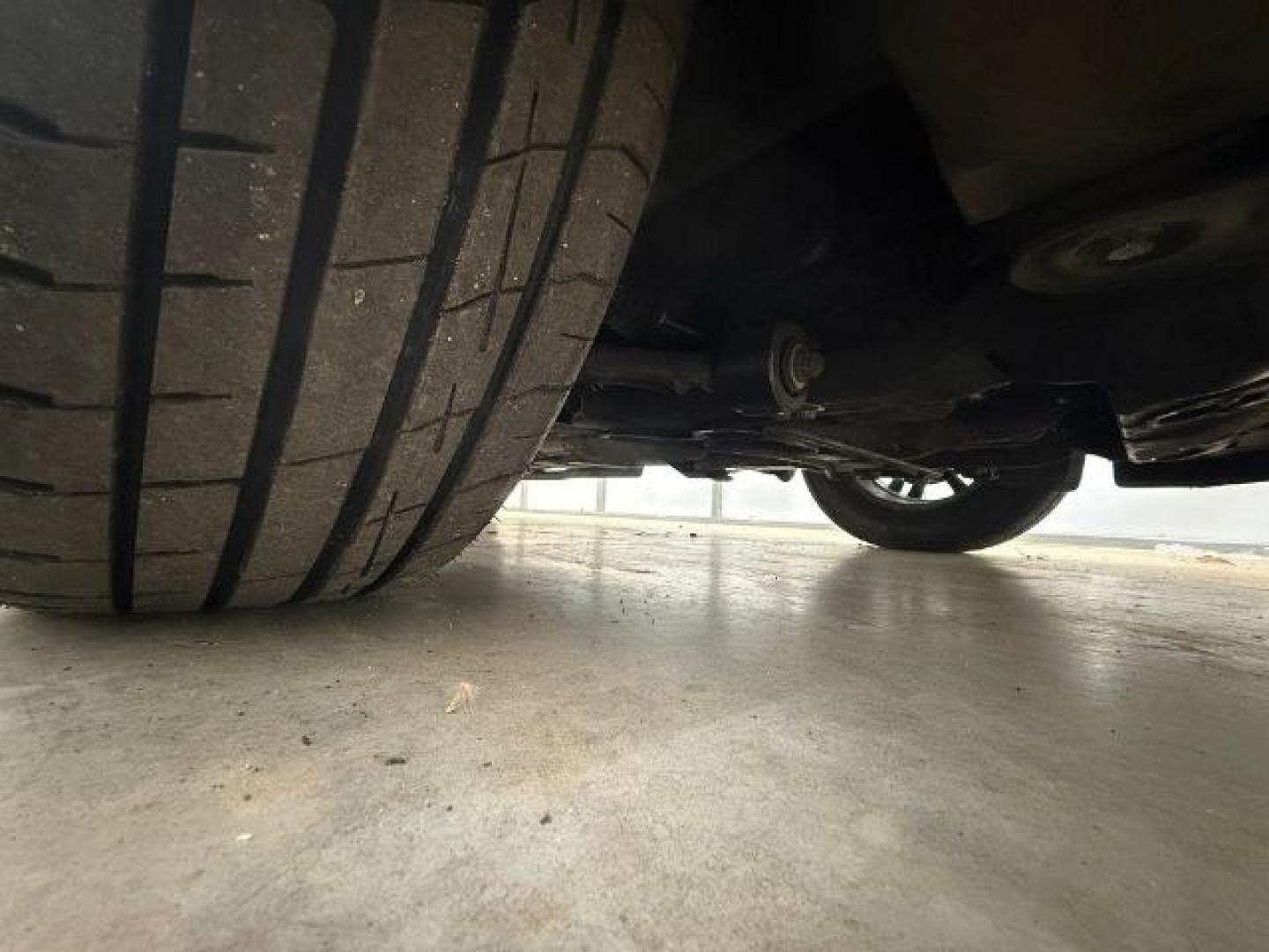 2015 Silver Buick Enclave Convenience FWD (5GAKRAKD5FJ) with an 3.6L V6 DOHC 24V engine, 6-Speed Automatic Ov transmission, located at 1806 Veterans Memorial Hwy SW, Austell, GA, 30168, (770) 944-9558, 33.817959, -84.606987 - Photo#25