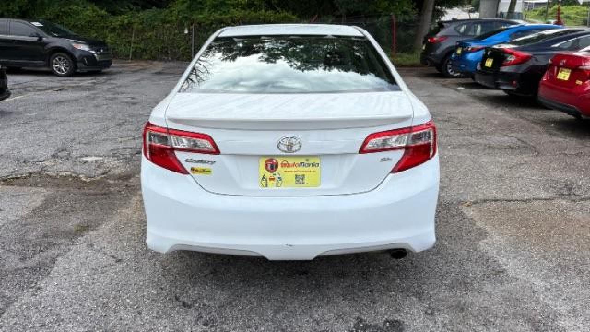 2012 White Toyota Camry SE (4T1BF1FK7CU) with an 2.5L L4 DOHC 16V engine, 6-Speed Automatic transmission, located at 1806 Veterans Memorial Hwy SW, Austell, GA, 30168, (770) 944-9558, 33.817959, -84.606987 - Photo#3
