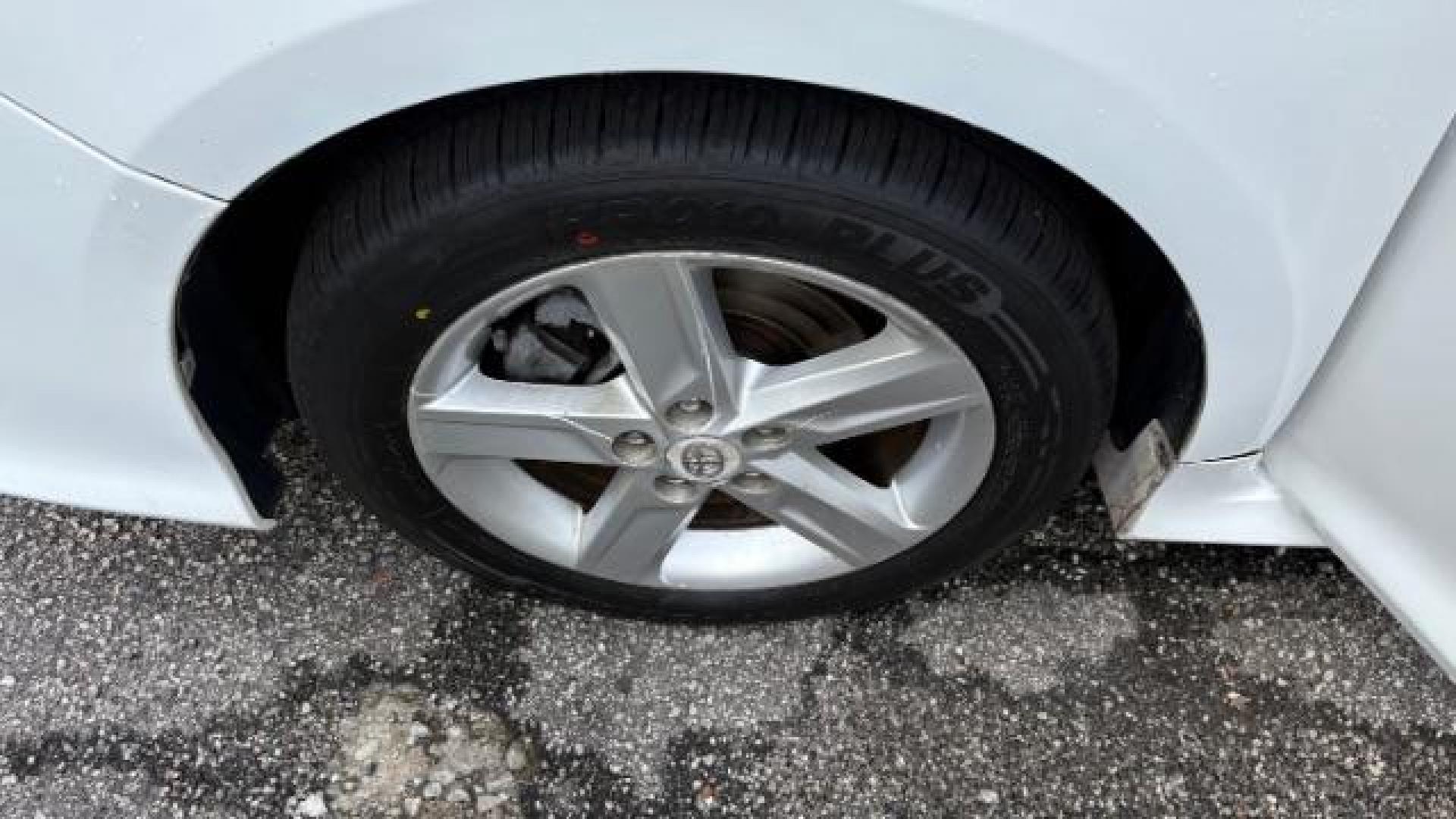 2012 White Toyota Camry SE (4T1BF1FK7CU) with an 2.5L L4 DOHC 16V engine, 6-Speed Automatic transmission, located at 1806 Veterans Memorial Hwy SW, Austell, GA, 30168, (770) 944-9558, 33.817959, -84.606987 - Photo#11
