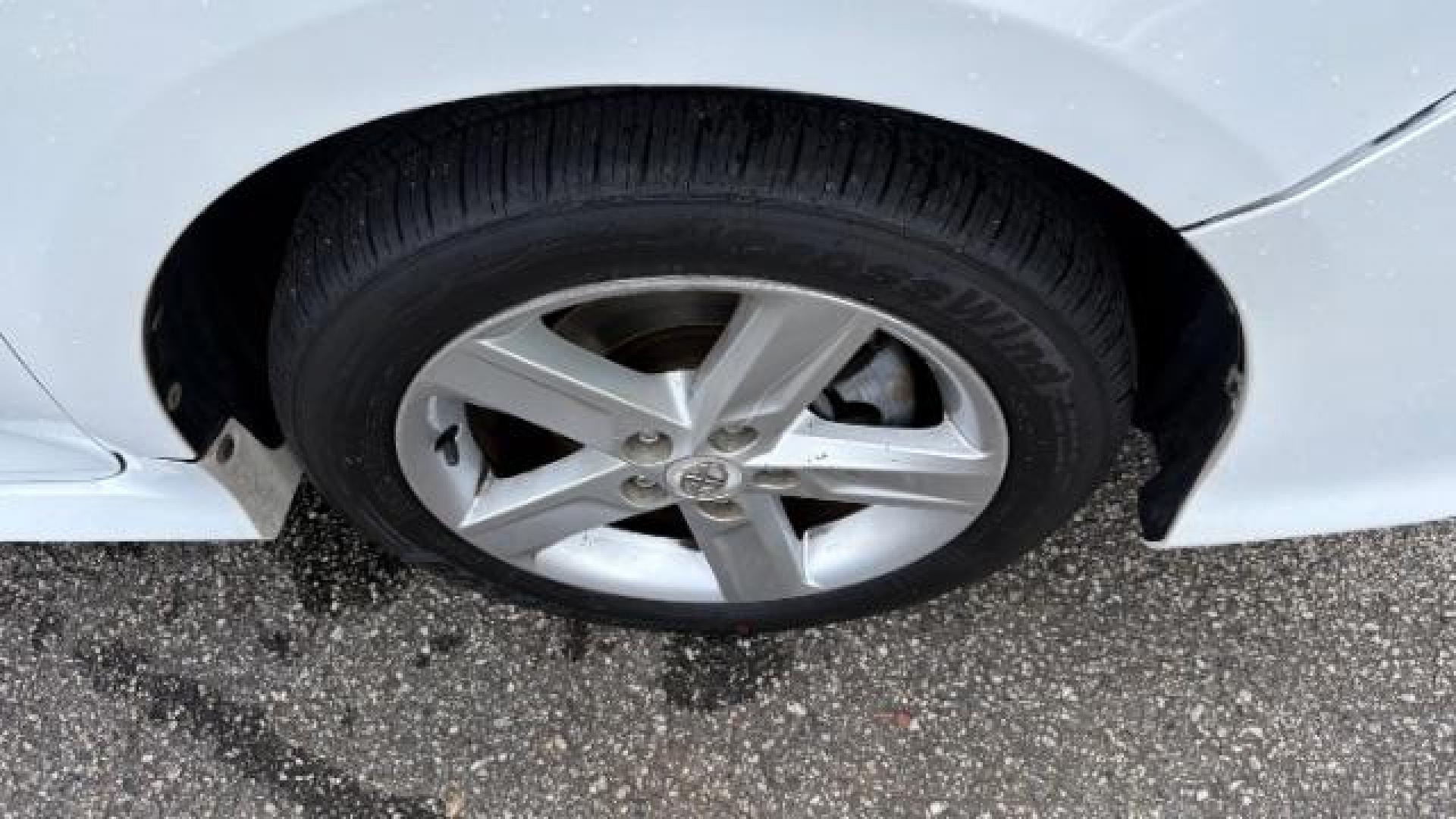 2012 White Toyota Camry SE (4T1BF1FK7CU) with an 2.5L L4 DOHC 16V engine, 6-Speed Automatic transmission, located at 1806 Veterans Memorial Hwy SW, Austell, GA, 30168, (770) 944-9558, 33.817959, -84.606987 - Photo#12