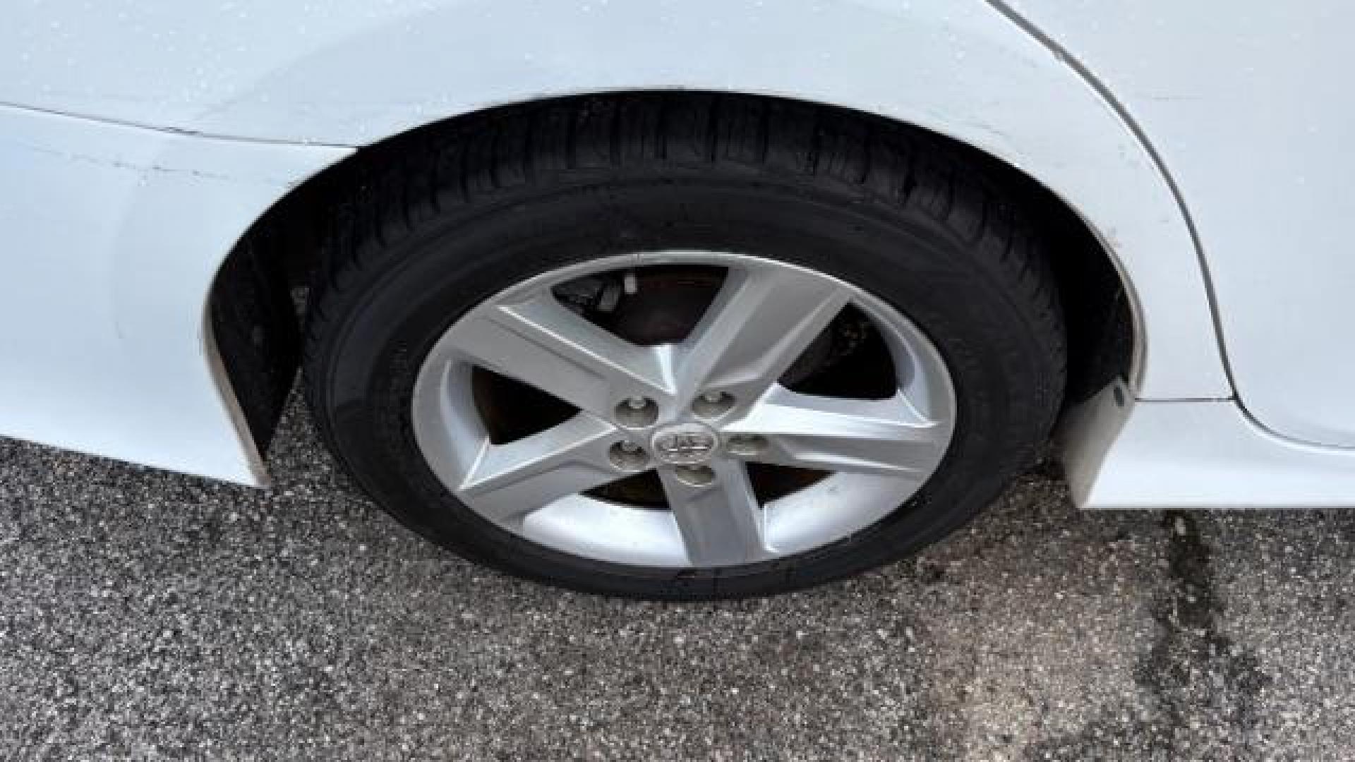2012 White Toyota Camry SE (4T1BF1FK7CU) with an 2.5L L4 DOHC 16V engine, 6-Speed Automatic transmission, located at 1806 Veterans Memorial Hwy SW, Austell, GA, 30168, (770) 944-9558, 33.817959, -84.606987 - Photo#13