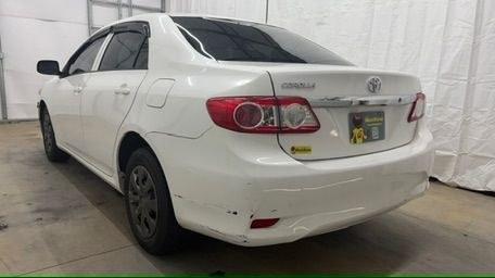 2013 White Toyota Corolla LE 4-Speed AT (JTDBU4EE4DJ) with an 1.8L L4 DOHC 16V engine, 4-Speed Automatic transmission, located at 1806 Veterans Memorial Hwy SW, Austell, GA, 30168, (770) 944-9558, 33.817959, -84.606987 - Photo#3