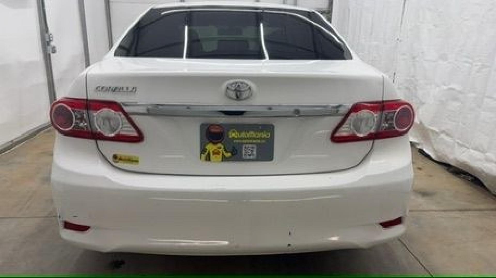 2013 White Toyota Corolla LE 4-Speed AT (JTDBU4EE4DJ) with an 1.8L L4 DOHC 16V engine, 4-Speed Automatic transmission, located at 1806 Veterans Memorial Hwy SW, Austell, GA, 30168, (770) 944-9558, 33.817959, -84.606987- Photo#4