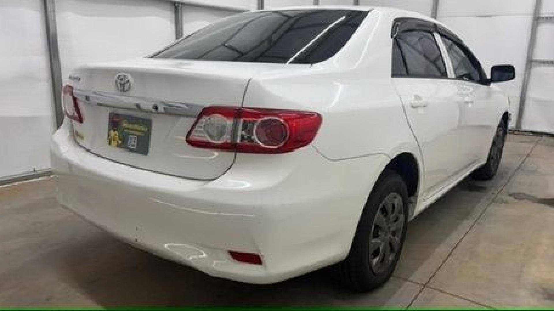 2013 White Toyota Corolla LE 4-Speed AT (JTDBU4EE4DJ) with an 1.8L L4 DOHC 16V engine, 4-Speed Automatic transmission, located at 1806 Veterans Memorial Hwy SW, Austell, GA, 30168, (770) 944-9558, 33.817959, -84.606987- Photo#5