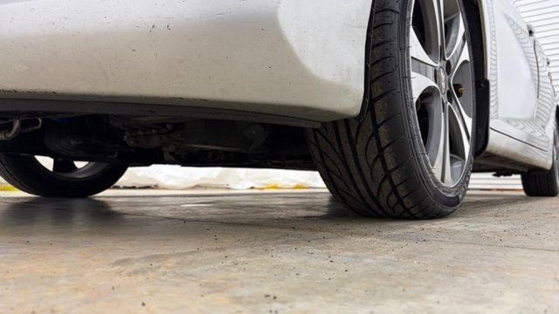 2014 Silver Hyundai Elantra GLS A/T (KMHDH4AHXEU) with an 2.0L L4 DOHC 16V engine, 6-Speed Automatic transmission, located at 1806 Veterans Memorial Hwy SW, Austell, GA, 30168, (770) 944-9558, 33.817959, -84.606987 - Photo#19