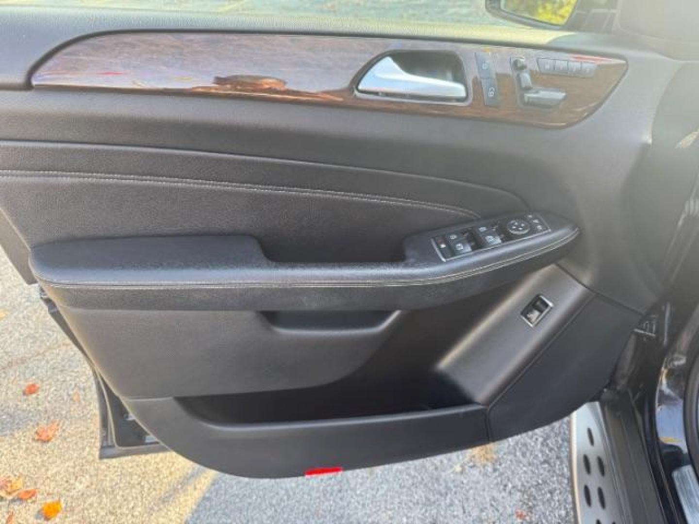 2014 Black Mercedes-Benz M-Class ML350 (4JGDA5JB5EA) with an 3.5L V6 DOHC 24V engine, 7-Speed Automatic transmission, located at 1806 Veterans Memorial Hwy SW, Austell, GA, 30168, (770) 944-9558, 33.817959, -84.606987 - Photo#6