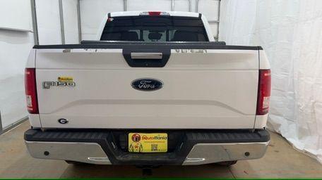 2017 White Ford F-150 XLT (1FTEW1EF1HK) with an 3.5L V-6 DOHC engine, located at 1806 Veterans Memorial Hwy SW, Austell, GA, 30168, (770) 944-9558, 33.817959, -84.606987 - Photo#4