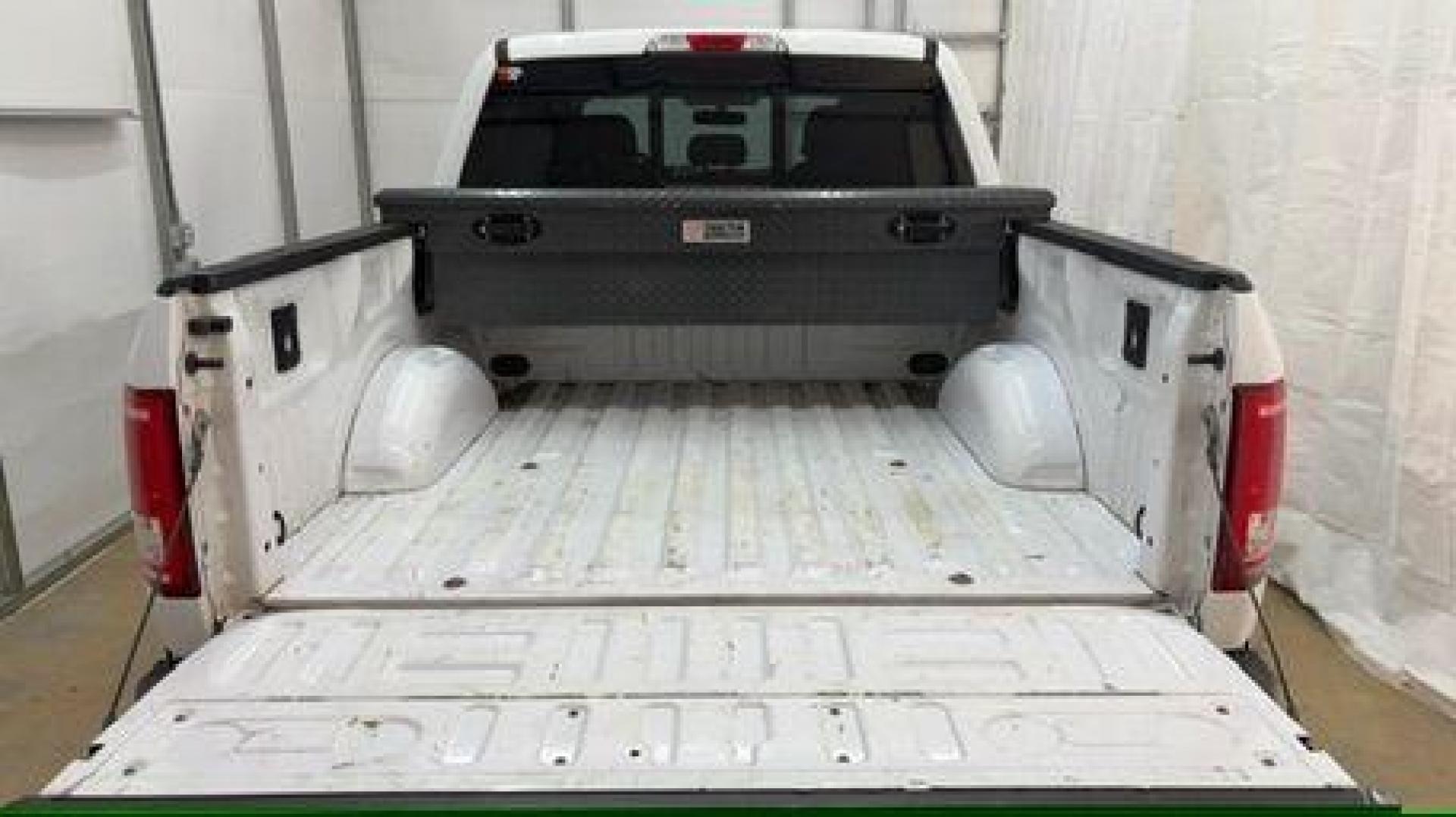 2017 White Ford F-150 XLT (1FTEW1EF1HK) with an 3.5L V-6 DOHC engine, located at 1806 Veterans Memorial Hwy SW, Austell, GA, 30168, (770) 944-9558, 33.817959, -84.606987 - Photo#5