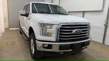 2017 White Ford F-150 XLT (1FTEW1EF1HK) with an 3.5L V-6 DOHC engine, located at 1806 Veterans Memorial Hwy SW, Austell, GA, 30168, (770) 944-9558, 33.817959, -84.606987 - Photo#9