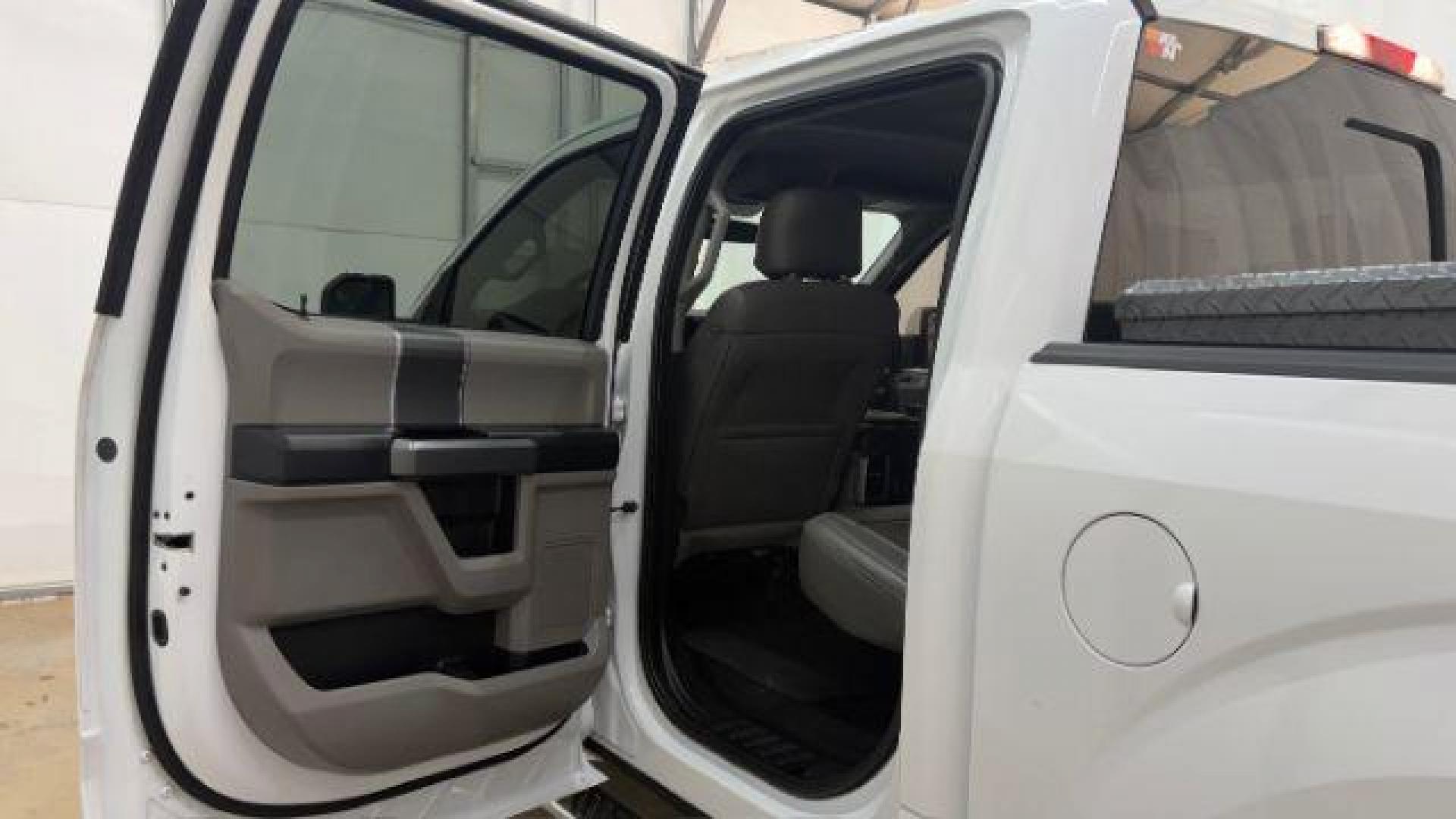 2017 White Ford F-150 XLT (1FTEW1EF1HK) with an 3.5L V-6 DOHC engine, located at 1806 Veterans Memorial Hwy SW, Austell, GA, 30168, (770) 944-9558, 33.817959, -84.606987 - Photo#15