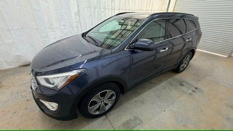 2016 Blue Hyundai Santa Fe SE AWD (KM8SMDHF4GU) with an 3.3L V6 DOHC 24V engine, 6-Speed Automatic transmission, located at 1806 Veterans Memorial Hwy SW, Austell, GA, 30168, (770) 944-9558, 33.817959, -84.606987 - Photo#1