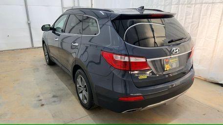 2016 Blue Hyundai Santa Fe SE AWD (KM8SMDHF4GU) with an 3.3L V6 DOHC 24V engine, 6-Speed Automatic transmission, located at 1806 Veterans Memorial Hwy SW, Austell, GA, 30168, (770) 944-9558, 33.817959, -84.606987 - Photo#3