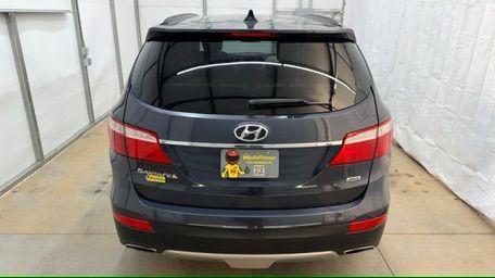 2016 Blue Hyundai Santa Fe SE AWD (KM8SMDHF4GU) with an 3.3L V6 DOHC 24V engine, 6-Speed Automatic transmission, located at 1806 Veterans Memorial Hwy SW, Austell, GA, 30168, (770) 944-9558, 33.817959, -84.606987 - Photo#4