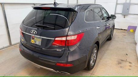2016 Blue Hyundai Santa Fe SE AWD (KM8SMDHF4GU) with an 3.3L V6 DOHC 24V engine, 6-Speed Automatic transmission, located at 1806 Veterans Memorial Hwy SW, Austell, GA, 30168, (770) 944-9558, 33.817959, -84.606987 - Photo#5