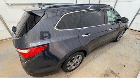 2016 Blue Hyundai Santa Fe SE AWD (KM8SMDHF4GU) with an 3.3L V6 DOHC 24V engine, 6-Speed Automatic transmission, located at 1806 Veterans Memorial Hwy SW, Austell, GA, 30168, (770) 944-9558, 33.817959, -84.606987 - Photo#6