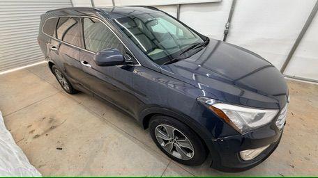 2016 Blue Hyundai Santa Fe SE AWD (KM8SMDHF4GU) with an 3.3L V6 DOHC 24V engine, 6-Speed Automatic transmission, located at 1806 Veterans Memorial Hwy SW, Austell, GA, 30168, (770) 944-9558, 33.817959, -84.606987 - Photo#7