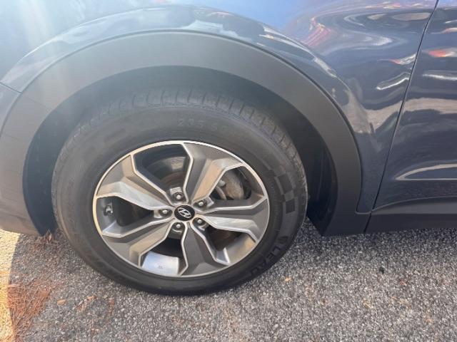 2016 Blue Hyundai Santa Fe SE AWD (KM8SMDHF4GU) with an 3.3L V6 DOHC 24V engine, 6-Speed Automatic transmission, located at 1806 Veterans Memorial Hwy SW, Austell, GA, 30168, (770) 944-9558, 33.817959, -84.606987 - Photo#17