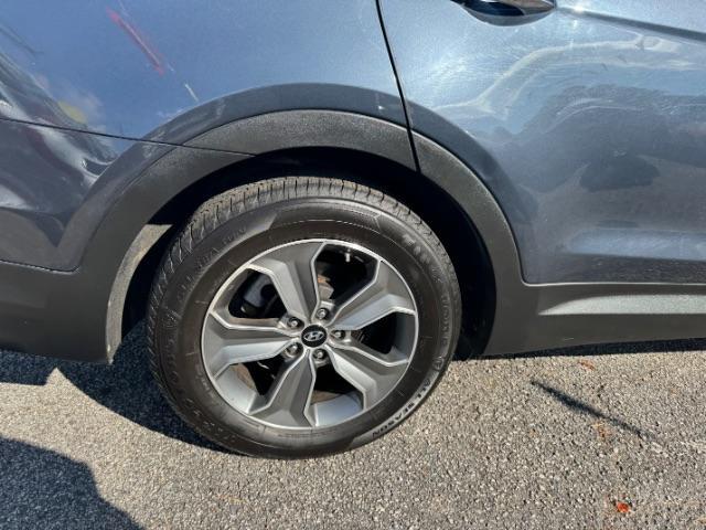 2016 Blue Hyundai Santa Fe SE AWD (KM8SMDHF4GU) with an 3.3L V6 DOHC 24V engine, 6-Speed Automatic transmission, located at 1806 Veterans Memorial Hwy SW, Austell, GA, 30168, (770) 944-9558, 33.817959, -84.606987 - Photo#19