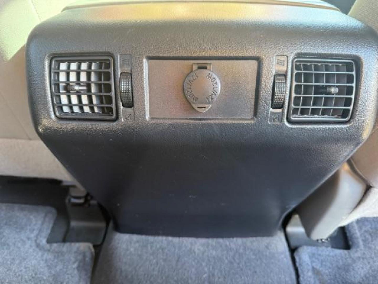 2013 White Toyota Tundra Tundra-Grade CrewMax 5.7L FFV 4WD (5TFDW5F11DX) with an 5.7L V8 DOHC 32V FFV engine, 6-Speed Automatic Overdrive transmission, located at 1806 Veterans Memorial Hwy SW, Austell, GA, 30168, (770) 944-9558, 33.817959, -84.606987 - Photo#9