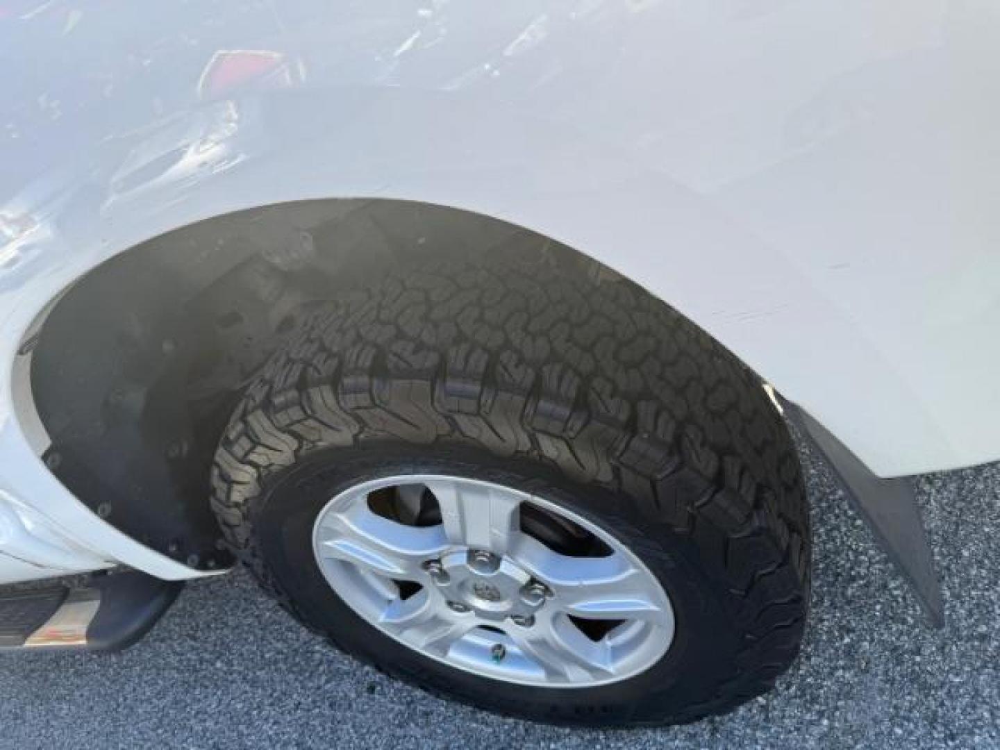 2013 White Toyota Tundra Tundra-Grade CrewMax 5.7L FFV 4WD (5TFDW5F11DX) with an 5.7L V8 DOHC 32V FFV engine, 6-Speed Automatic Overdrive transmission, located at 1806 Veterans Memorial Hwy SW, Austell, GA, 30168, (770) 944-9558, 33.817959, -84.606987 - Photo#18