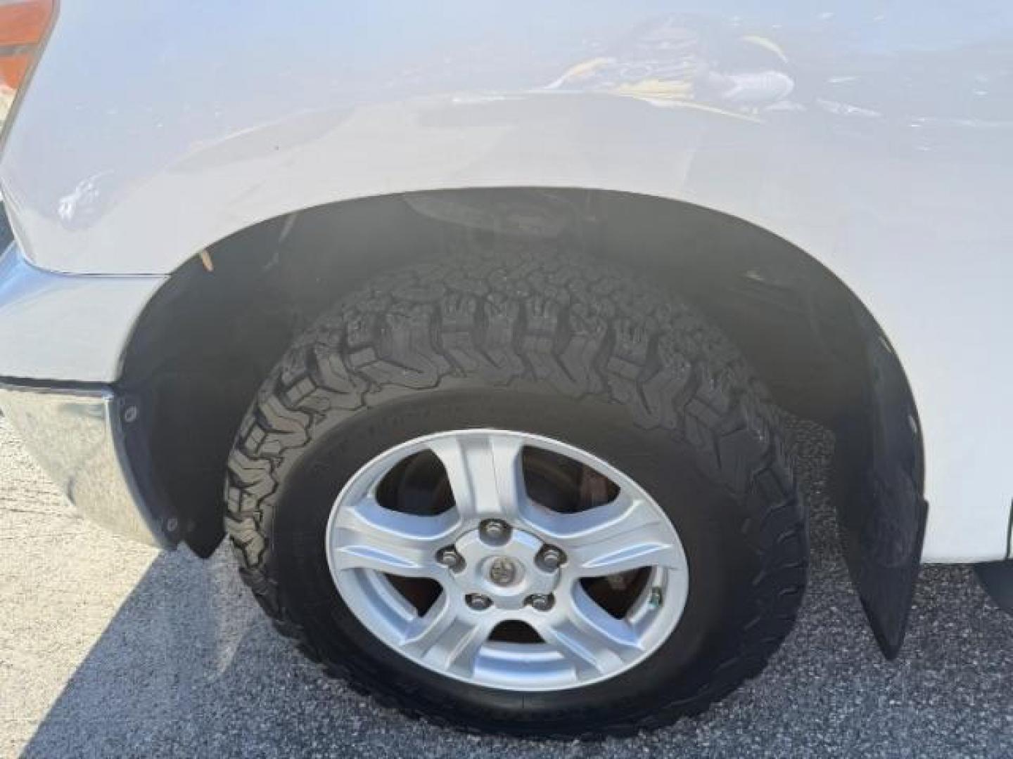 2013 White Toyota Tundra Tundra-Grade CrewMax 5.7L FFV 4WD (5TFDW5F11DX) with an 5.7L V8 DOHC 32V FFV engine, 6-Speed Automatic Overdrive transmission, located at 1806 Veterans Memorial Hwy SW, Austell, GA, 30168, (770) 944-9558, 33.817959, -84.606987 - Photo#19
