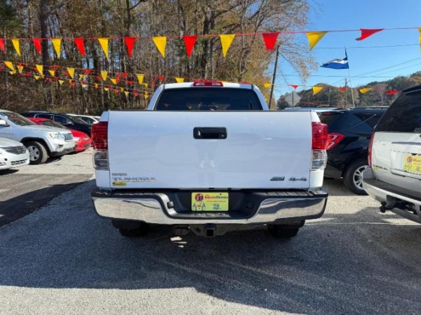 2013 White Toyota Tundra Tundra-Grade CrewMax 5.7L FFV 4WD (5TFDW5F11DX) with an 5.7L V8 DOHC 32V FFV engine, 6-Speed Automatic Overdrive transmission, located at 1806 Veterans Memorial Hwy SW, Austell, GA, 30168, (770) 944-9558, 33.817959, -84.606987 - Photo#4