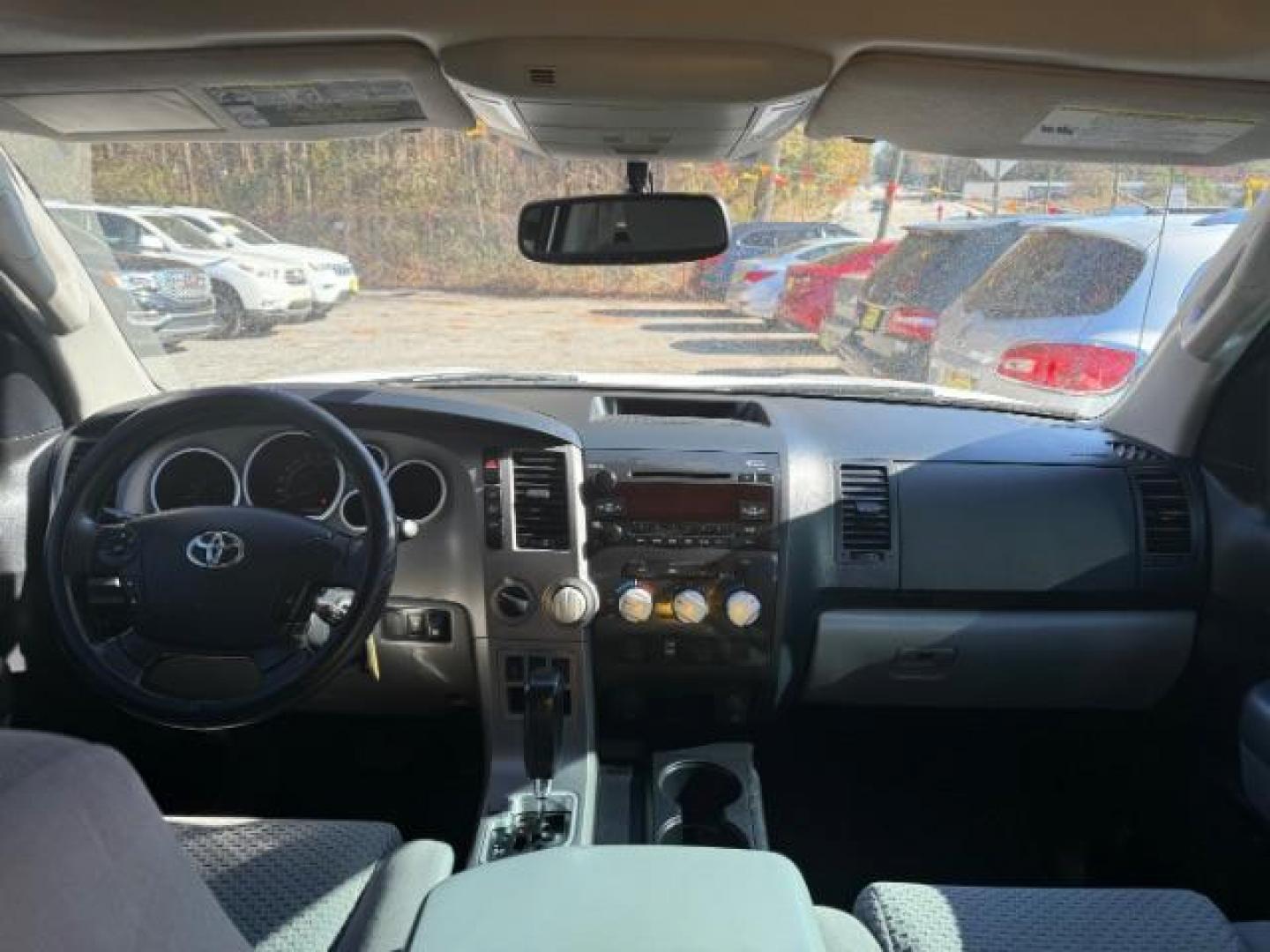 2013 White Toyota Tundra Tundra-Grade CrewMax 5.7L FFV 4WD (5TFDW5F11DX) with an 5.7L V8 DOHC 32V FFV engine, 6-Speed Automatic Overdrive transmission, located at 1806 Veterans Memorial Hwy SW, Austell, GA, 30168, (770) 944-9558, 33.817959, -84.606987 - Photo#8