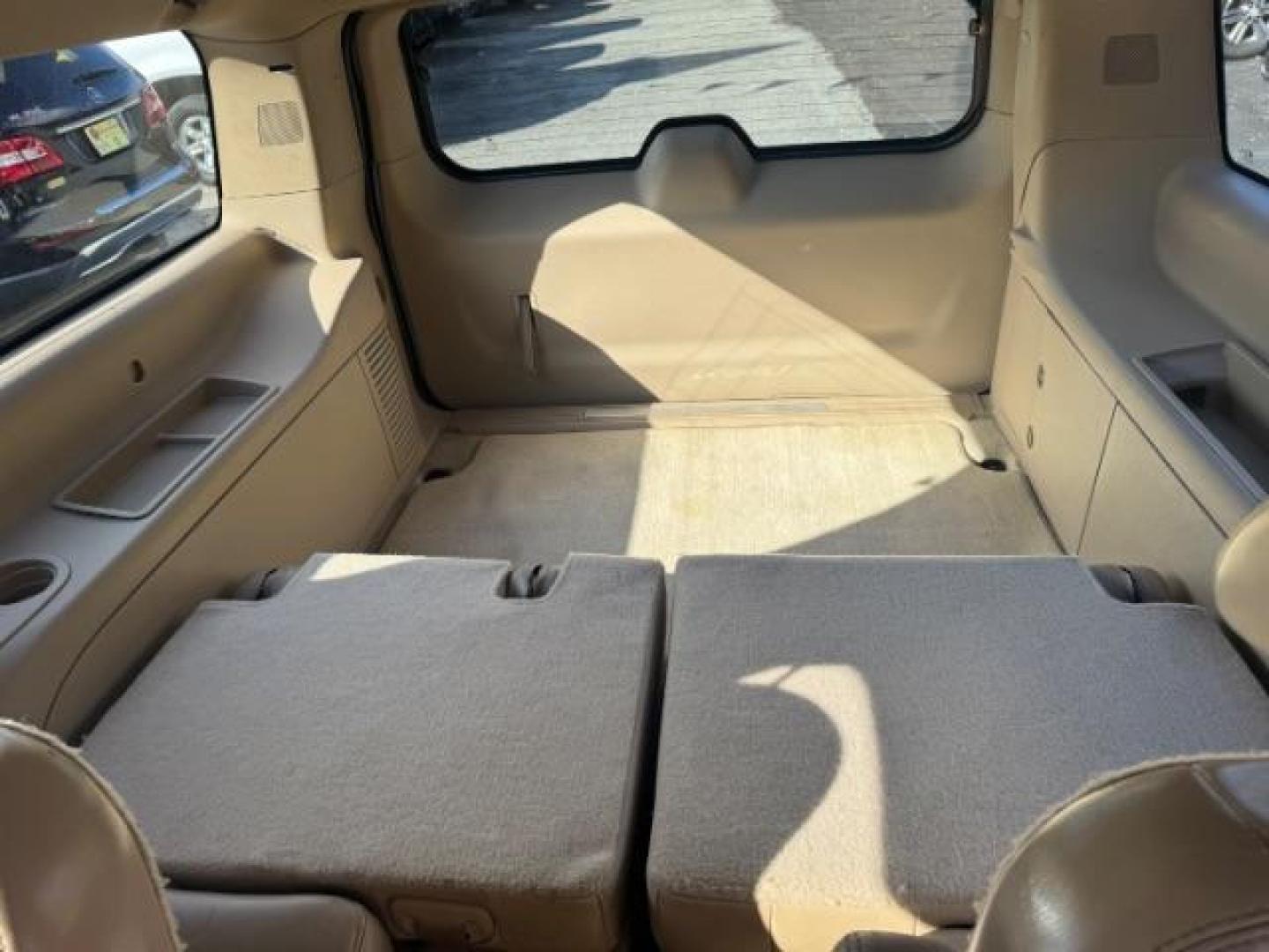 2007 White GMC Yukon Denali XL AWD (1GKFK66887J) with an 6.2L V8 OHV 16V engine, 4-Speed Automatic transmission, located at 1806 Veterans Memorial Hwy SW, Austell, GA, 30168, (770) 944-9558, 33.817959, -84.606987 - Photo#15