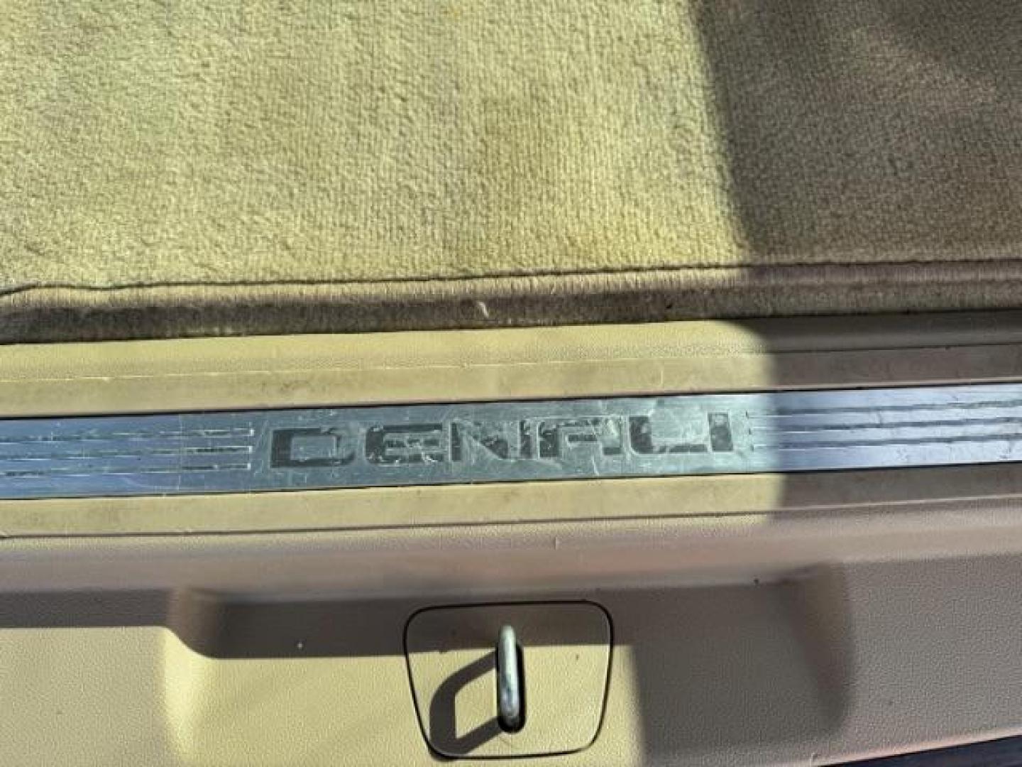 2007 White GMC Yukon Denali XL AWD (1GKFK66887J) with an 6.2L V8 OHV 16V engine, 4-Speed Automatic transmission, located at 1806 Veterans Memorial Hwy SW, Austell, GA, 30168, (770) 944-9558, 33.817959, -84.606987 - Photo#18