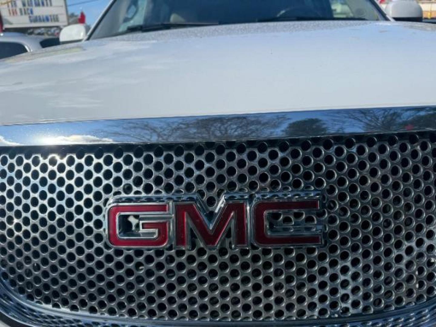 2007 White GMC Yukon Denali XL AWD (1GKFK66887J) with an 6.2L V8 OHV 16V engine, 4-Speed Automatic transmission, located at 1806 Veterans Memorial Hwy SW, Austell, GA, 30168, (770) 944-9558, 33.817959, -84.606987 - Photo#23