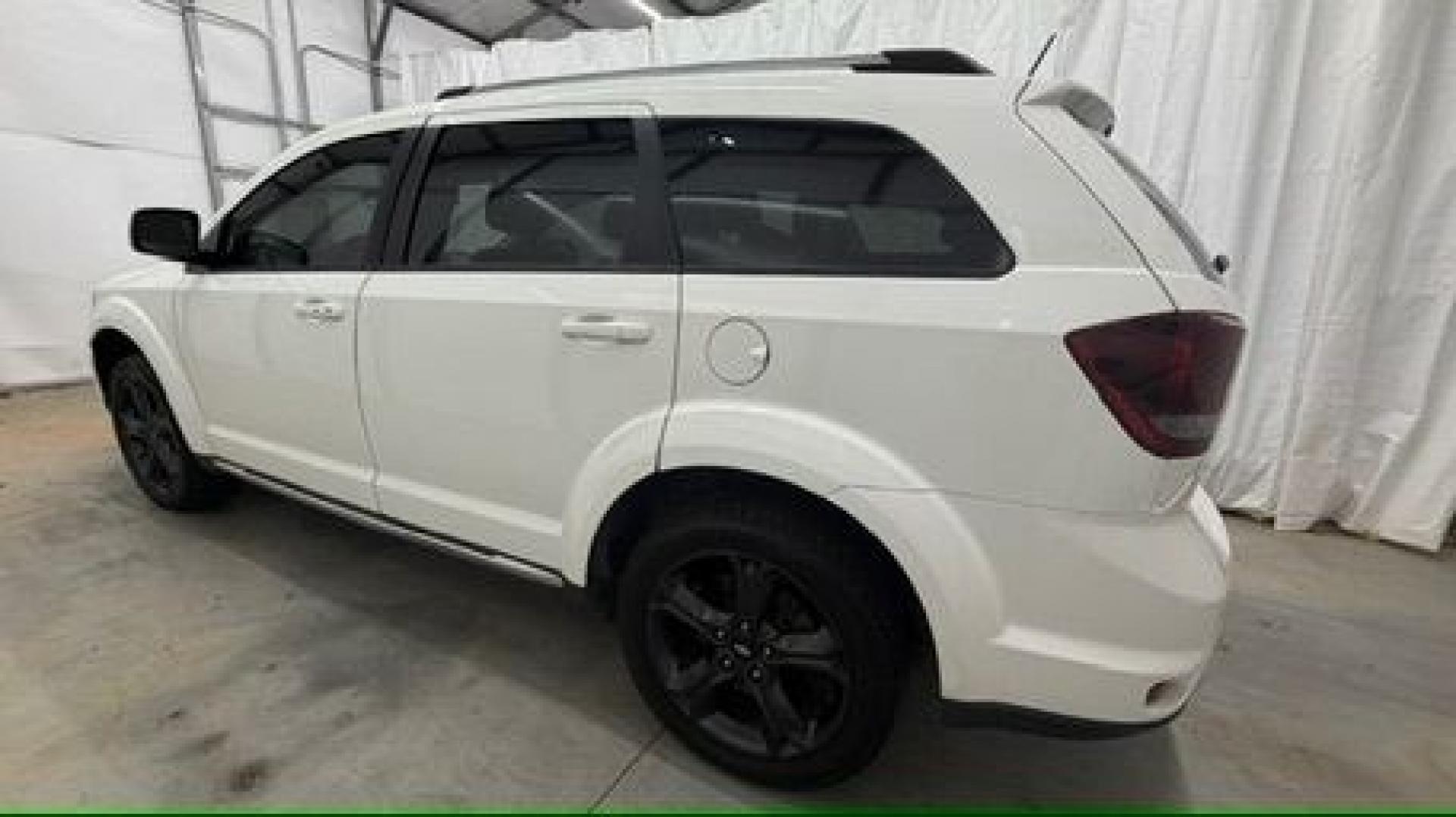2018 White Dodge Journey Crossroad FWD (3C4PDCGG2JT) with an 3.6L V6 DOHC 24V engine, 4-Speed Automatic transmission, located at 1806 Veterans Memorial Hwy SW, Austell, GA, 30168, (770) 944-9558, 33.817959, -84.606987- Photo#2