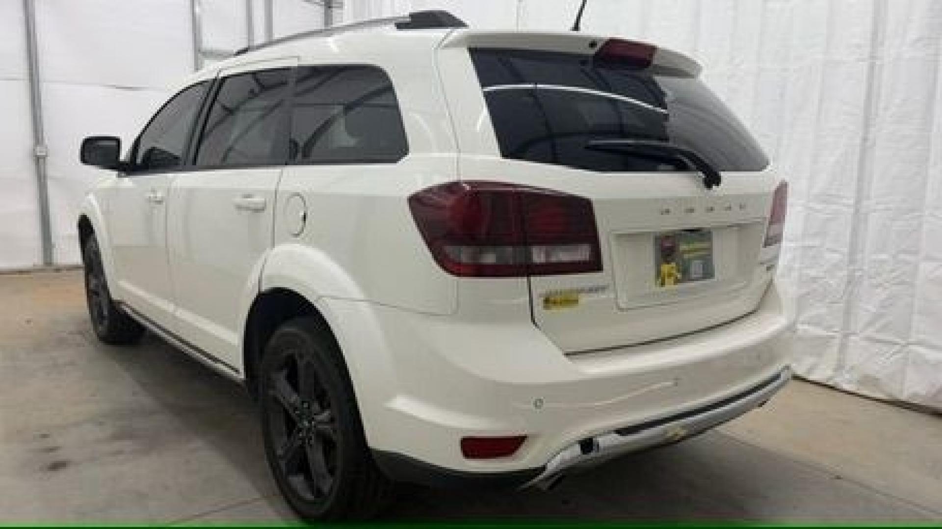 2018 White Dodge Journey Crossroad FWD (3C4PDCGG2JT) with an 3.6L V6 DOHC 24V engine, 4-Speed Automatic transmission, located at 1806 Veterans Memorial Hwy SW, Austell, GA, 30168, (770) 944-9558, 33.817959, -84.606987- Photo#3