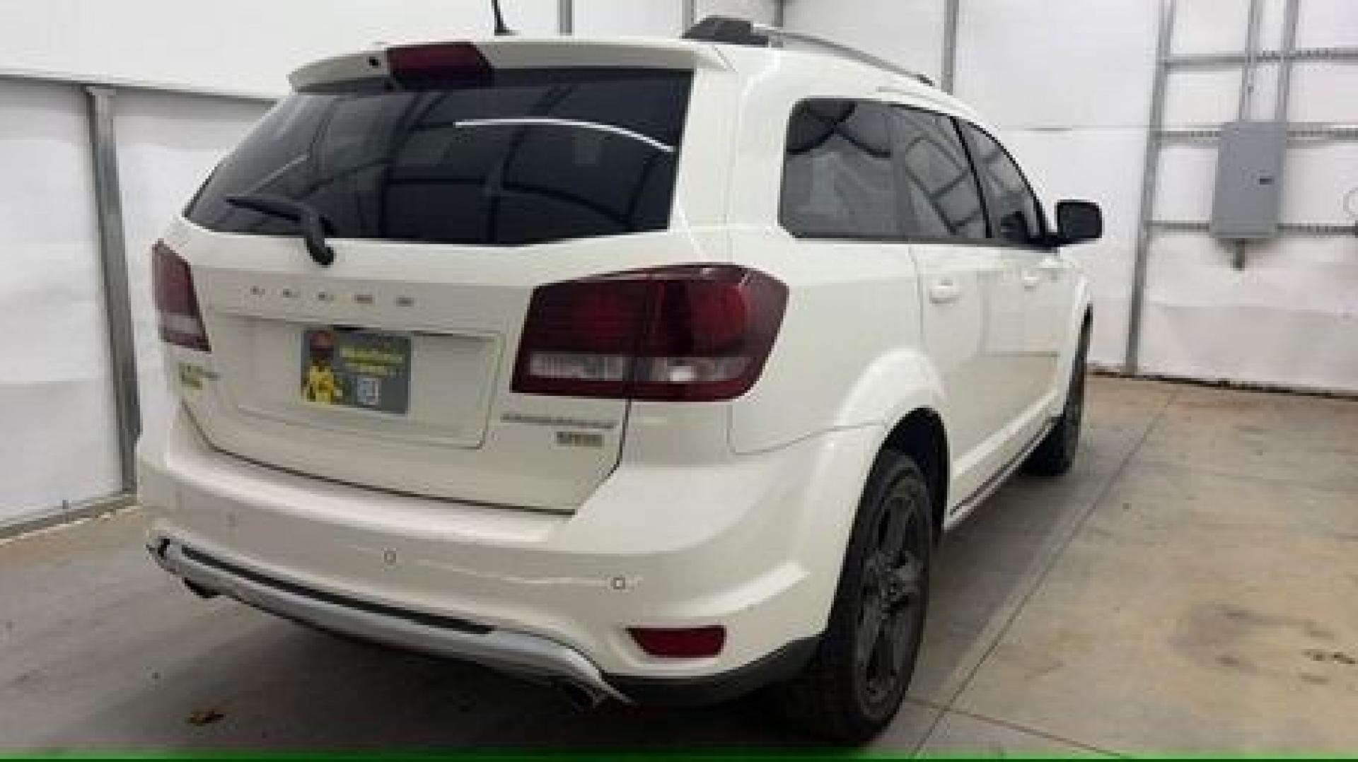 2018 White Dodge Journey Crossroad FWD (3C4PDCGG2JT) with an 3.6L V6 DOHC 24V engine, 4-Speed Automatic transmission, located at 1806 Veterans Memorial Hwy SW, Austell, GA, 30168, (770) 944-9558, 33.817959, -84.606987- Photo#5