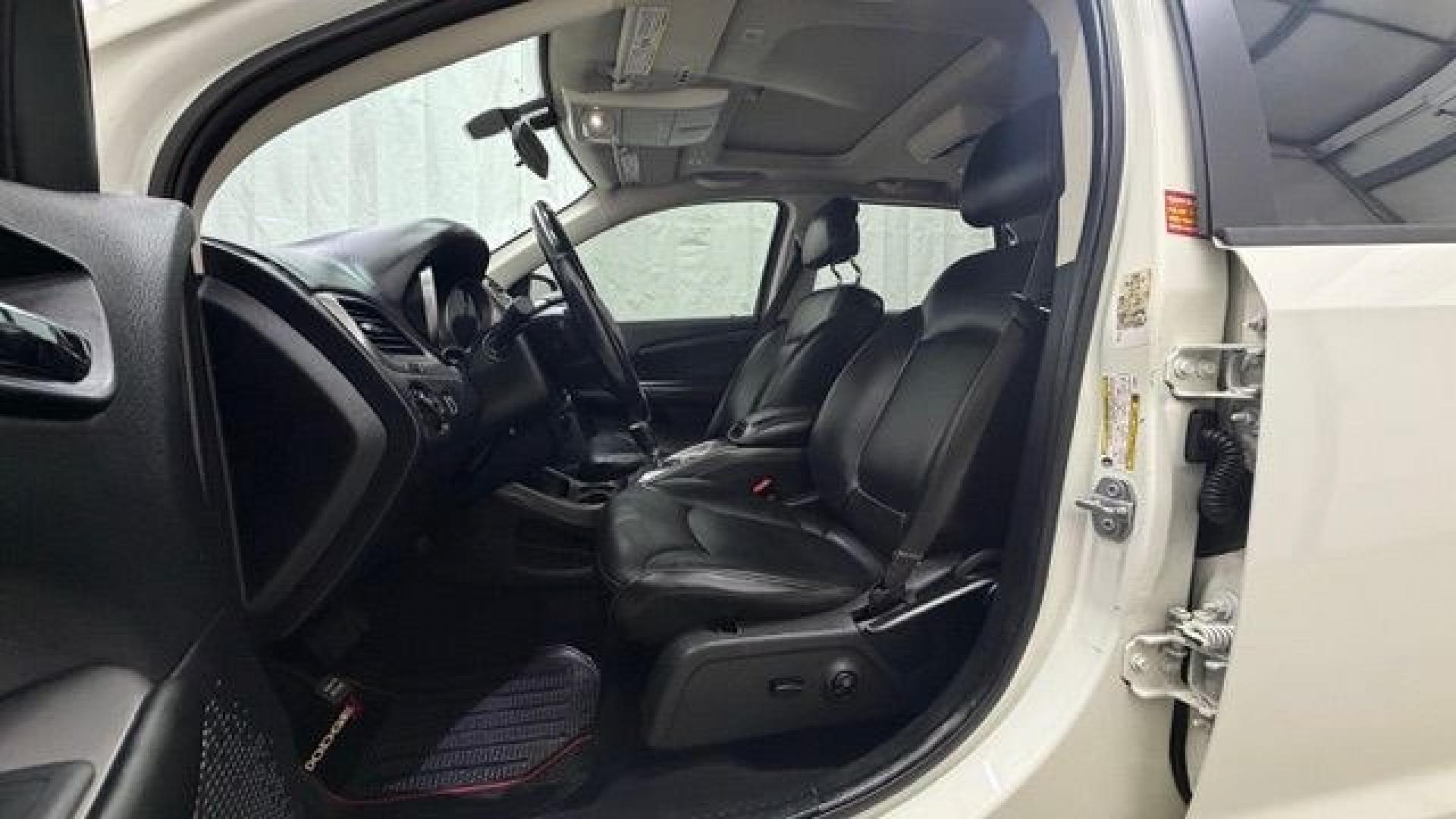 2018 White Dodge Journey Crossroad FWD (3C4PDCGG2JT) with an 3.6L V6 DOHC 24V engine, 4-Speed Automatic transmission, located at 1806 Veterans Memorial Hwy SW, Austell, GA, 30168, (770) 944-9558, 33.817959, -84.606987- Photo#12