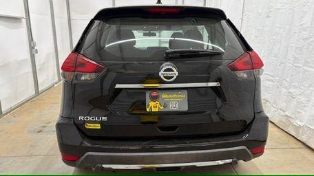 2017 Black Nissan Rogue S 2WD (KNMAT2MT0HP) with an 2.5L L4 DOHC 16V engine, Continuously Variabl transmission, located at 1806 Veterans Memorial Hwy SW, Austell, GA, 30168, (770) 944-9558, 33.817959, -84.606987 - Photo#4