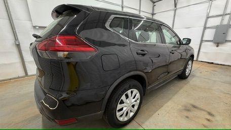 2017 Black Nissan Rogue S 2WD (KNMAT2MT0HP) with an 2.5L L4 DOHC 16V engine, Continuously Variabl transmission, located at 1806 Veterans Memorial Hwy SW, Austell, GA, 30168, (770) 944-9558, 33.817959, -84.606987 - Photo#6