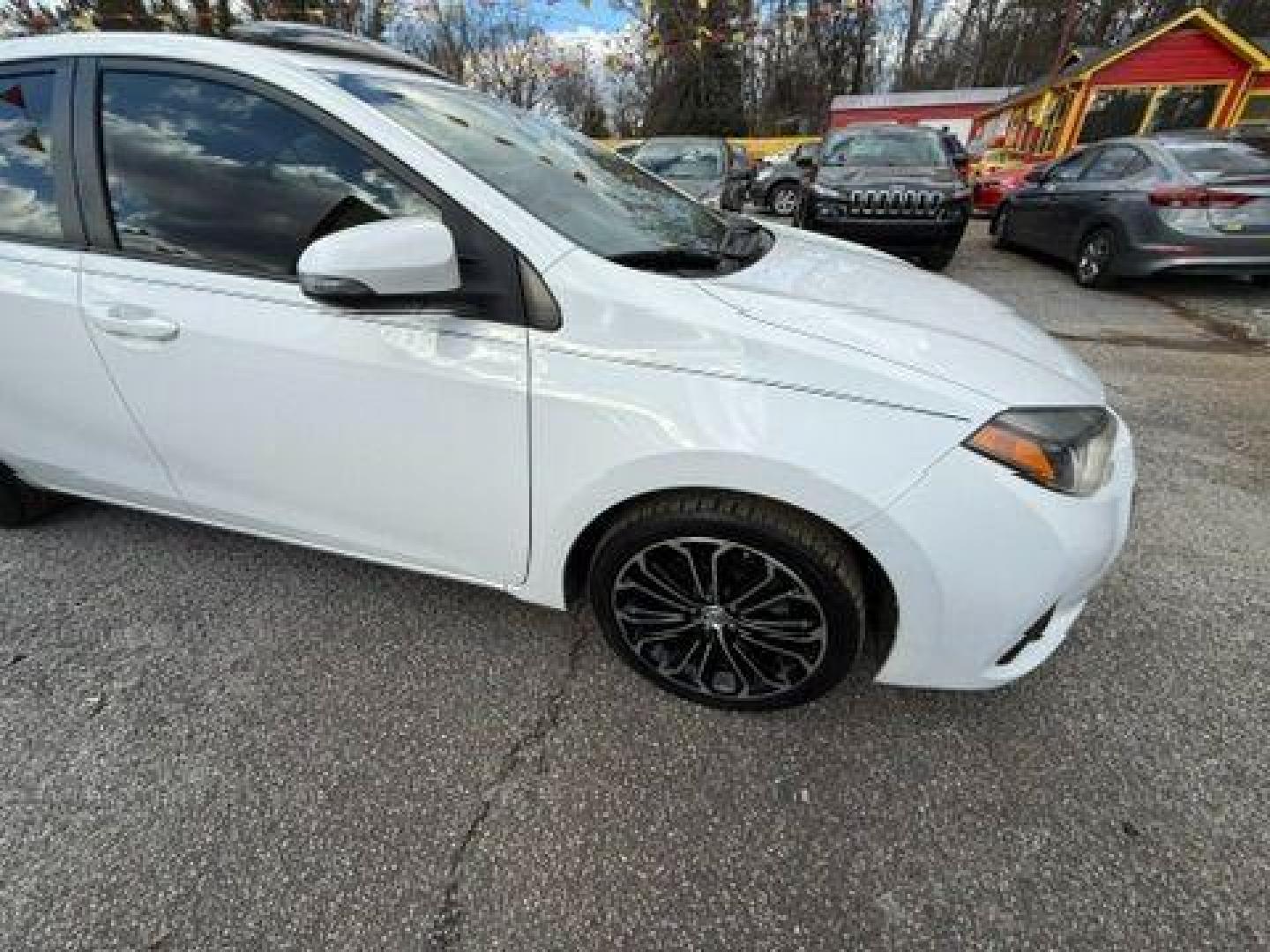 2014 White Toyota Corolla LE CVT (2T1BURHE1EC) with an 1.8L L4 DOHC 16V engine, Continuously Variable Transmission transmission, located at 1806 Veterans Memorial Hwy SW, Austell, GA, 30168, (770) 944-9558, 33.817959, -84.606987 - Photo#9