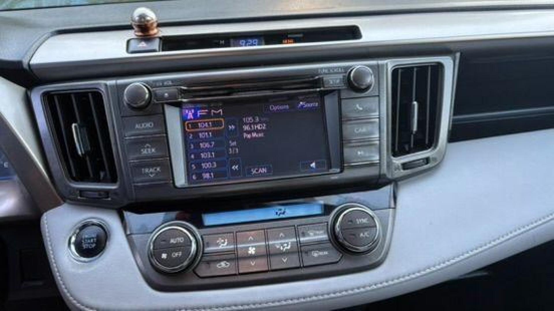 2013 Gray Toyota RAV4 Limited FWD (JTMYFREV0DD) with an 2.5L L4 DOHC 16V engine, 6-Speed Automatic transmission, located at 1806 Veterans Memorial Hwy SW, Austell, GA, 30168, (770) 944-9558, 33.817959, -84.606987 - Photo#12