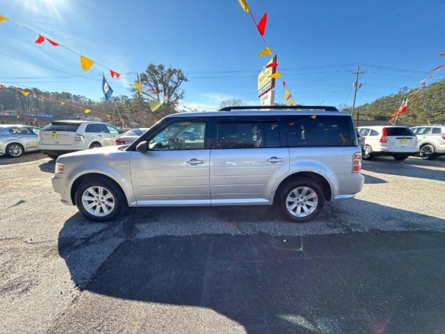 2012 Silver Ford Flex SE FWD (2FMGK5BC4CB) with an 3.5L V6 DOHC 24V engine, 6-Speed Automatic Overdrive transmission, located at 1806 Veterans Memorial Hwy SW, Austell, GA, 30168, (770) 944-9558, 33.817959, -84.606987 - Photo#2