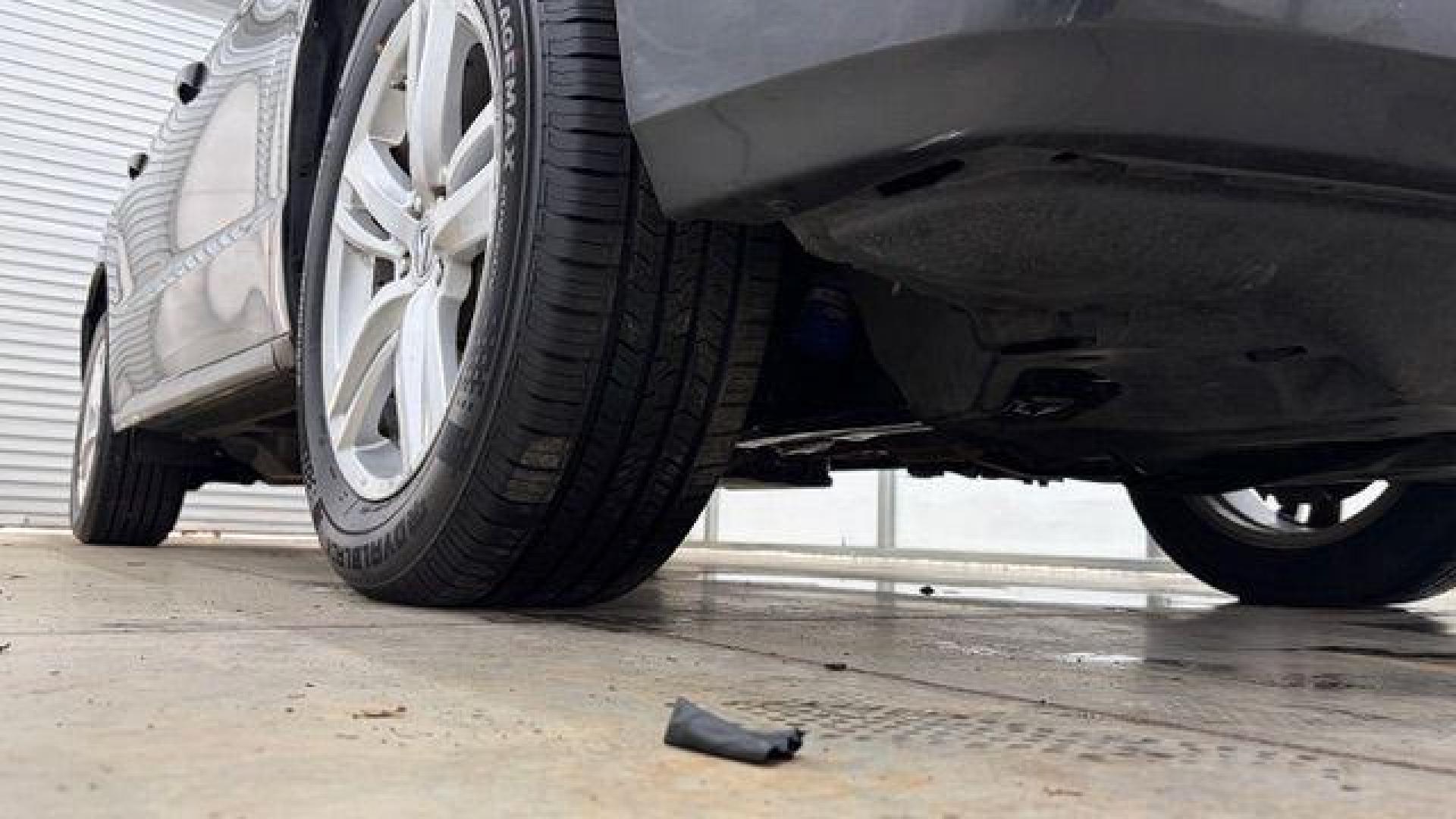 2015 Gray Acura RDX 6-Spd AT (5J8TB3H34FL) with an 3.5L V6 DOHC 24V engine, 6-Speed Automatic transmission, located at 1806 Veterans Memorial Hwy SW, Austell, GA, 30168, (770) 944-9558, 33.817959, -84.606987 - Photo#19