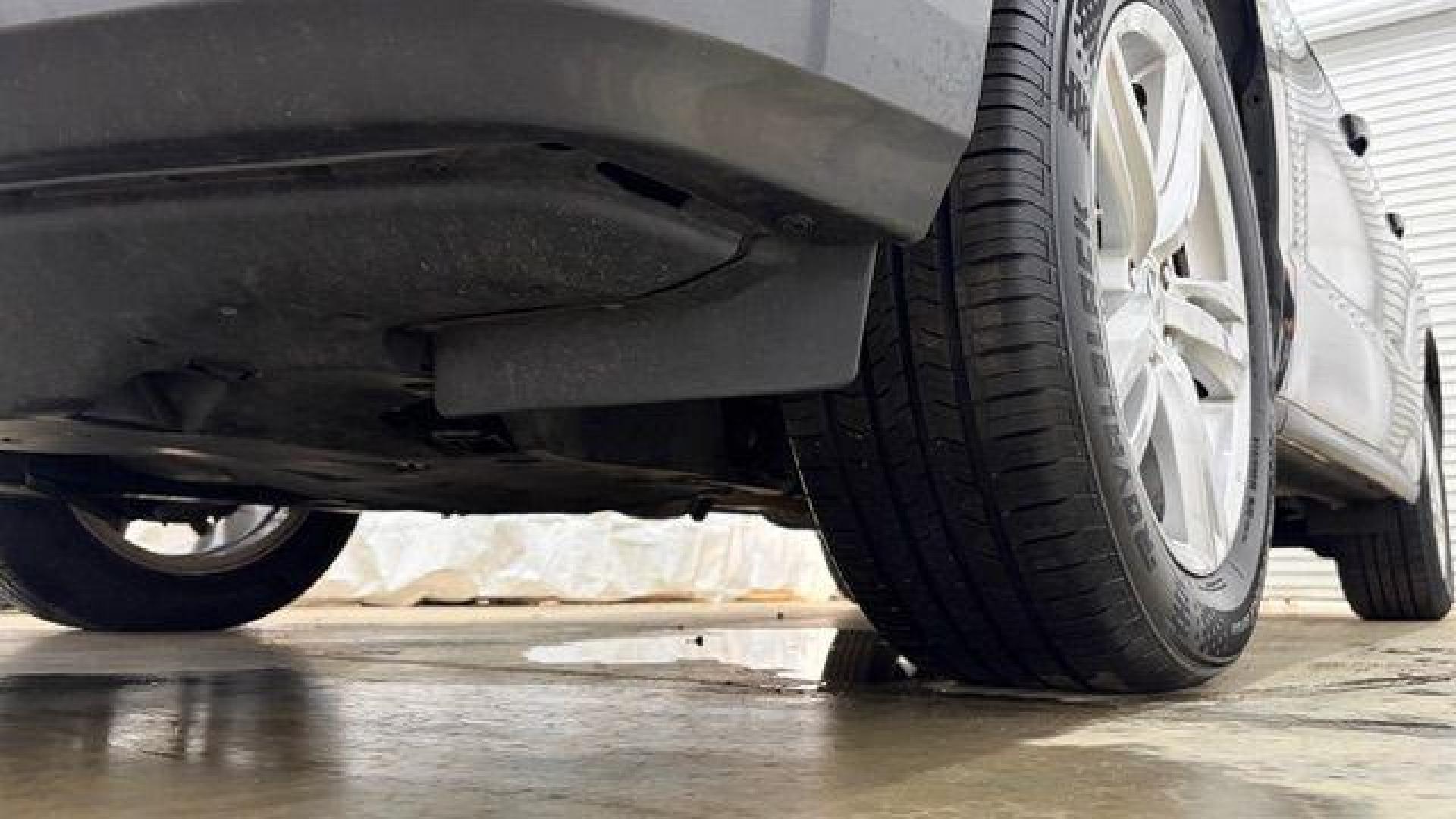 2015 Gray Acura RDX 6-Spd AT (5J8TB3H34FL) with an 3.5L V6 DOHC 24V engine, 6-Speed Automatic transmission, located at 1806 Veterans Memorial Hwy SW, Austell, GA, 30168, (770) 944-9558, 33.817959, -84.606987 - Photo#20