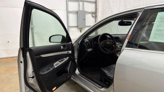 2008 Silver Infiniti G35 Journey (JNKBV61E58M) with an 3.5L V6 DOHC 24V engine, 5-Speed Automatic transmission, located at 1806 Veterans Memorial Hwy SW, Austell, GA, 30168, (770) 944-9558, 33.817959, -84.606987 - Photo#9