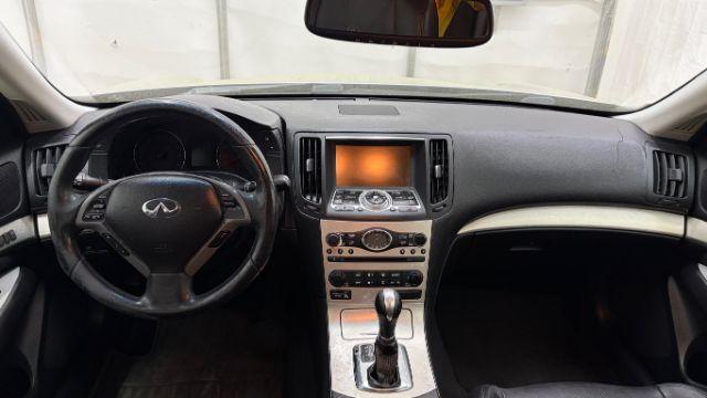 2008 Silver Infiniti G35 Journey (JNKBV61E58M) with an 3.5L V6 DOHC 24V engine, 5-Speed Automatic transmission, located at 1806 Veterans Memorial Hwy SW, Austell, GA, 30168, (770) 944-9558, 33.817959, -84.606987 - Photo#13