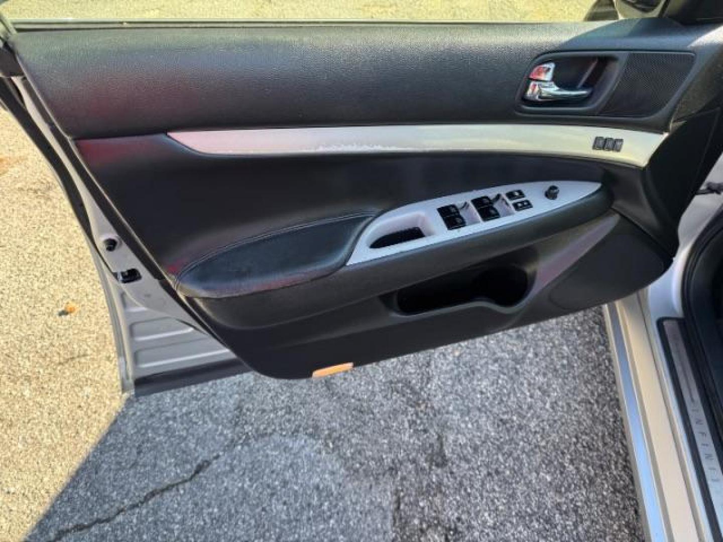 2008 Silver Infiniti G35 Journey (JNKBV61E58M) with an 3.5L V6 DOHC 24V engine, 5-Speed Automatic transmission, located at 1806 Veterans Memorial Hwy SW, Austell, GA, 30168, (770) 944-9558, 33.817959, -84.606987 - Photo#6