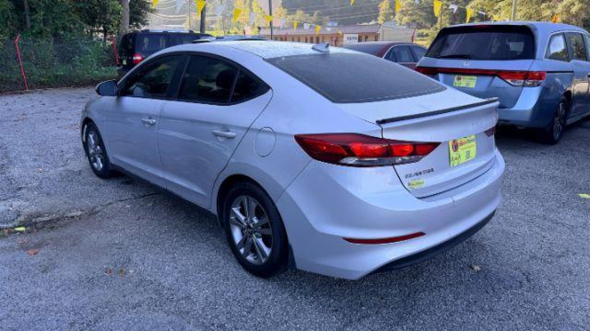 2018 Silver Hyundai Elantra SE (KMHD84LF9JU) with an 2.0L I-4 MPI DOHC engine, Automatic transmission, located at 1806 Veterans Memorial Hwy SW, Austell, GA, 30168, (770) 944-9558, 33.817959, -84.606987 - Photo#5