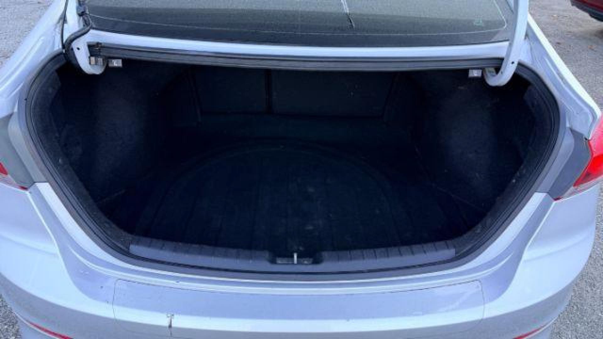 2018 Silver Hyundai Elantra SE (KMHD84LF9JU) with an 2.0L I-4 MPI DOHC engine, Automatic transmission, located at 1806 Veterans Memorial Hwy SW, Austell, GA, 30168, (770) 944-9558, 33.817959, -84.606987 - Photo#6