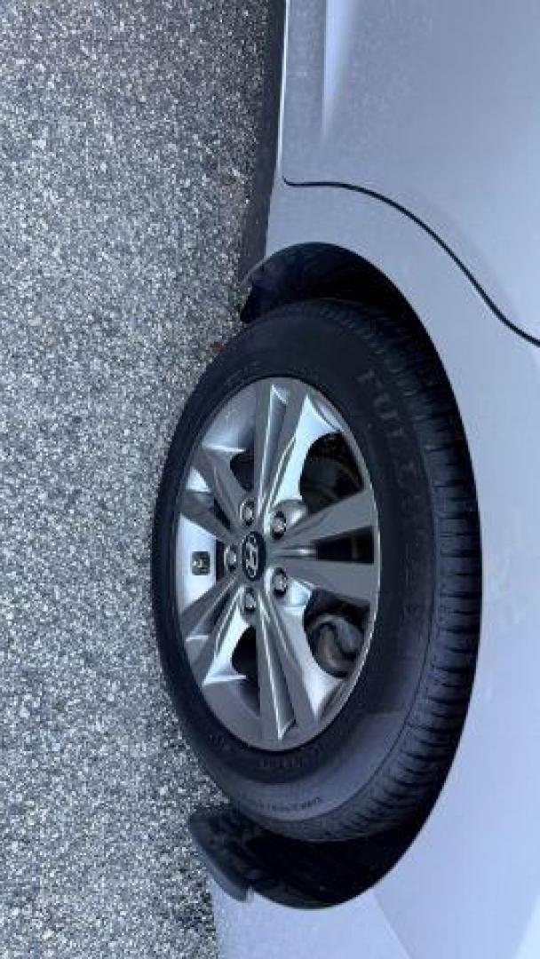 2018 Silver Hyundai Elantra SE (KMHD84LF9JU) with an 2.0L I-4 MPI DOHC engine, Automatic transmission, located at 1806 Veterans Memorial Hwy SW, Austell, GA, 30168, (770) 944-9558, 33.817959, -84.606987 - Photo#18