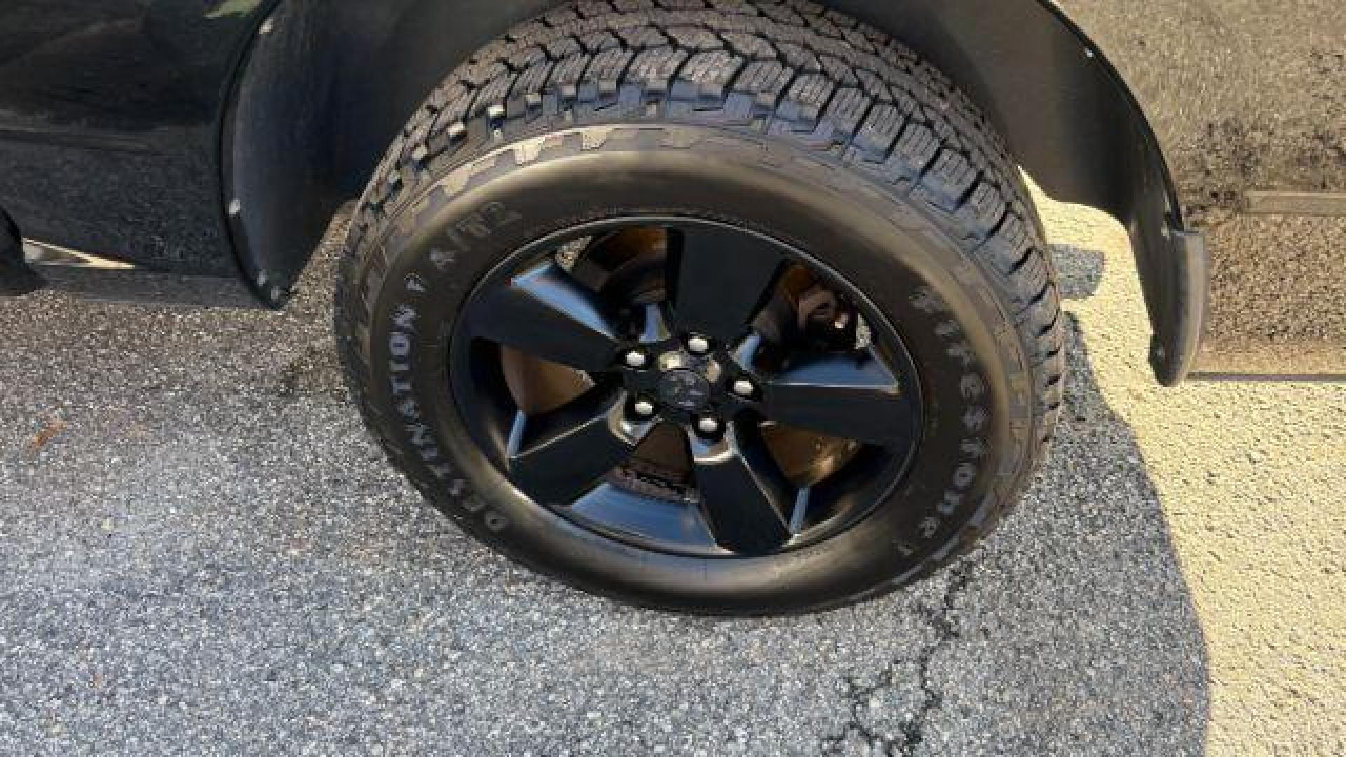 2014 Black RAM 1500 Tradesman/Express Crew Cab SWB 2WD (1C6RR6KT3ES) with an 5.7L V8 OHV 16V engine, 8-Speed Automatic transmission, located at 1806 Veterans Memorial Hwy SW, Austell, GA, 30168, (770) 944-9558, 33.817959, -84.606987 - Photo#17