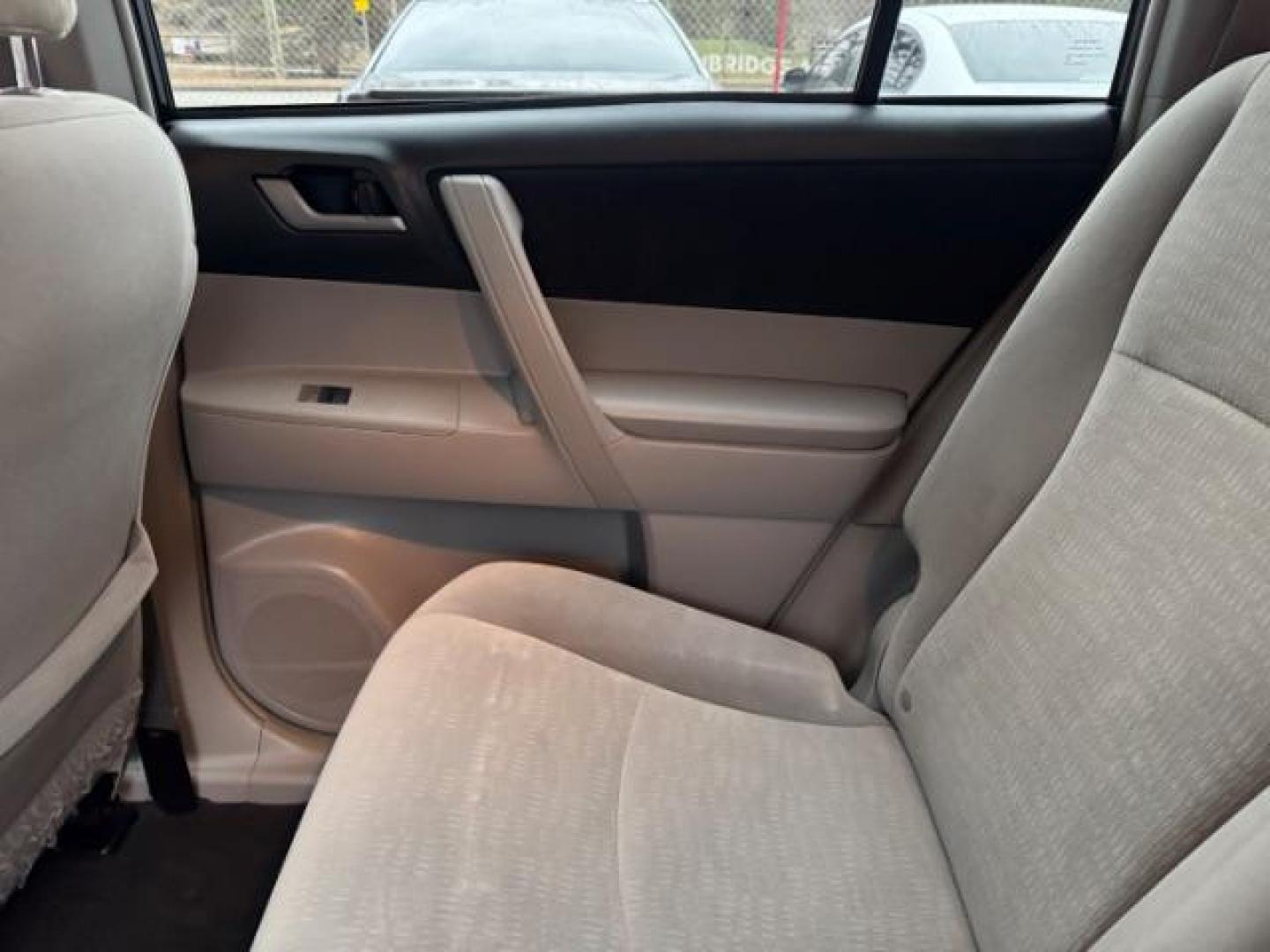 2012 White Toyota Highlander Base 2WD V6 (5TDZK3EH8CS) with an 3.5L V6 DOHC 24V engine, 5-Speed Automatic transmission, located at 1806 Veterans Memorial Hwy SW, Austell, GA, 30168, (770) 944-9558, 33.817959, -84.606987 - Photo#12