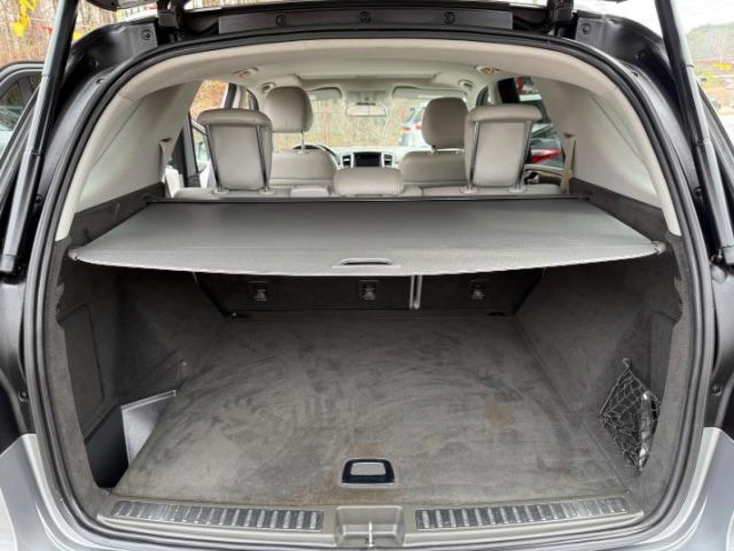 2015 Silver Mercedes-Benz M-Class ML350 (4JGDA5JB6FA) with an 3.5L V6 DOHC 24V engine, 7-Speed Automatic transmission, located at 1806 Veterans Memorial Hwy SW, Austell, GA, 30168, (770) 944-9558, 33.817959, -84.606987 - Photo#17